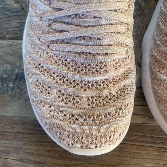 NWOB APL TechLoom Wave Mélange Mesh Running Sneakers | Sand | M US 9.5/W US 7.5